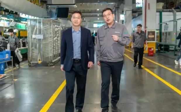 多地黨政領(lǐng)導走訪(fǎng)外貿企業(yè)，有的現場(chǎng)研討難點(diǎn)與應對策略