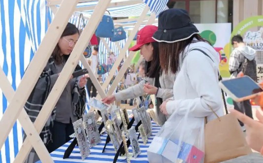 進(jìn)解促在青島｜外貿優(yōu)品回家鄉 走進(jìn)百年上街里
