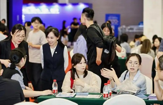 浙江舉辦外貿綜合資源對接會(huì ) 兩千外貿企業(yè)合力拓市場(chǎng)